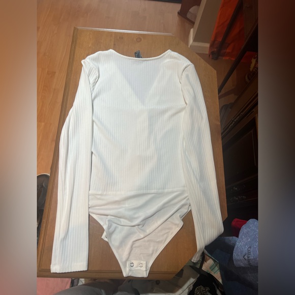 White bodysuit with brown buttons - Picture 9 of 12